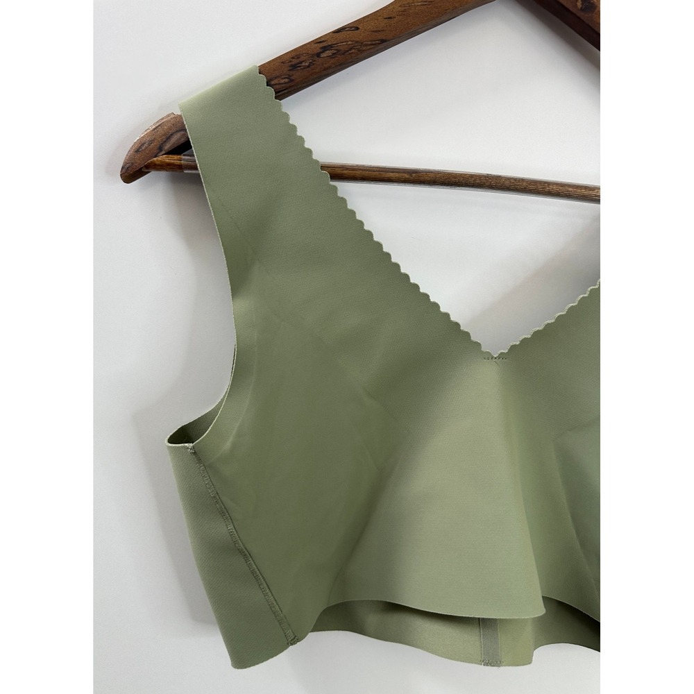Evelyn & Bobbie Evelyn Deep V-Neck Seamless Wirefree Bra Pullover Matcha Green - Picture 5 of 13